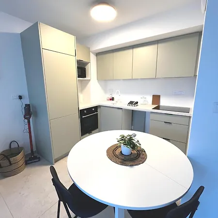 Magnifique Au Dessus Des Halles De Hyeres, Coeur De *