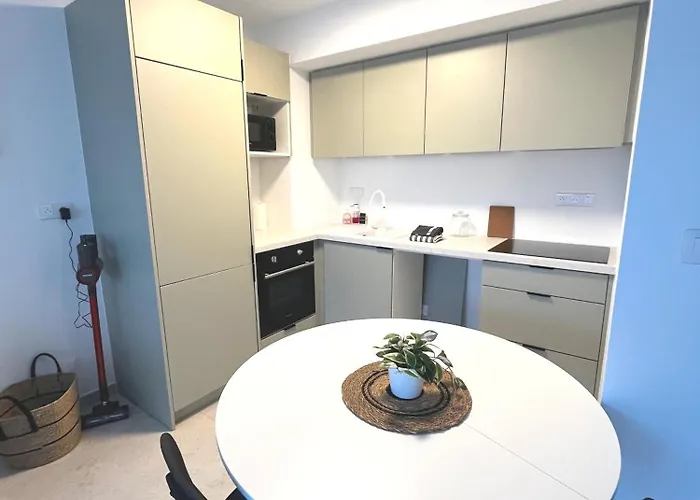 Magnifique Au Dessus Des Halles De Hyeres, Coeur De *